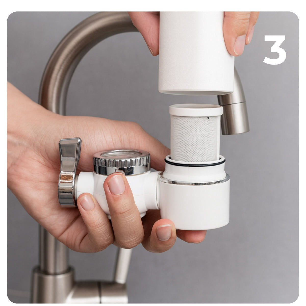 3- Encaixe o refil novamente na cápsula e feche